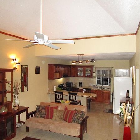 The Residence Portmore Apartments ภายนอก รูปภาพ