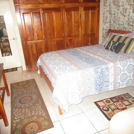 The Residence Portmore Apartments ภายนอก รูปภาพ