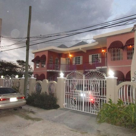 The Residence Portmore Apartments ภายนอก รูปภาพ