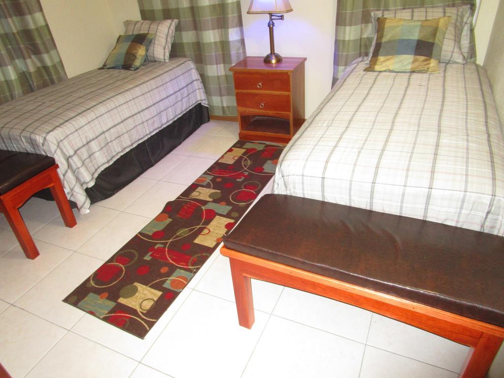 The Residence Portmore Apartments ภายนอก รูปภาพ