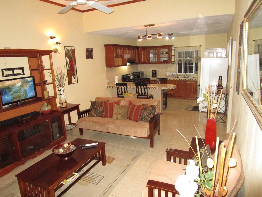 The Residence Portmore Apartments ภายนอก รูปภาพ