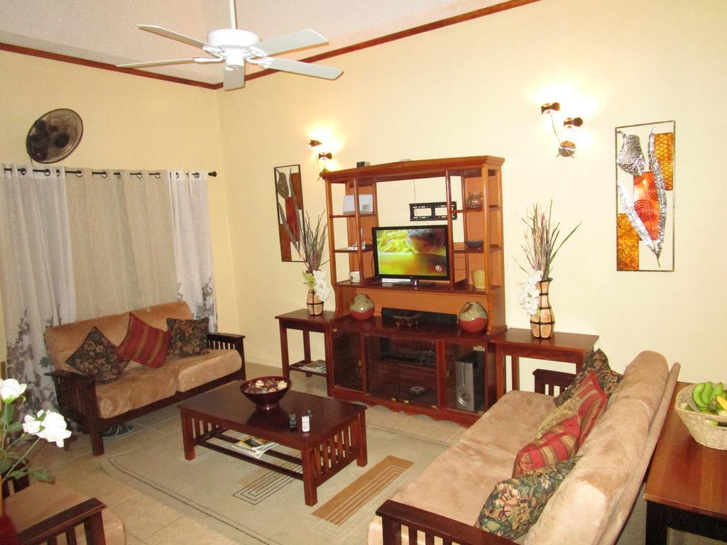 The Residence Portmore Apartments ภายนอก รูปภาพ