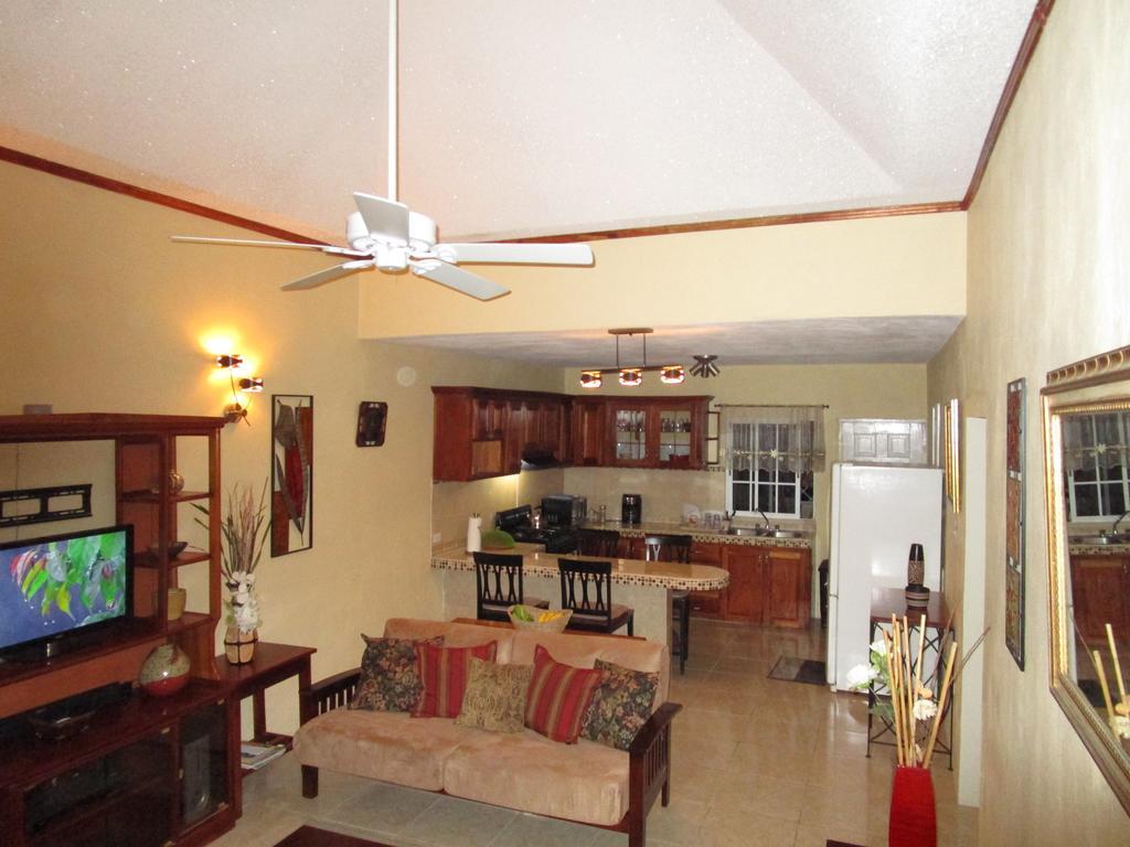 The Residence Portmore Apartments ภายนอก รูปภาพ