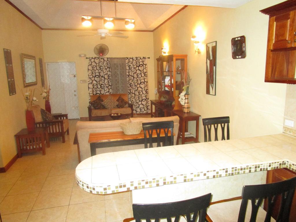 The Residence Portmore Apartments ภายนอก รูปภาพ