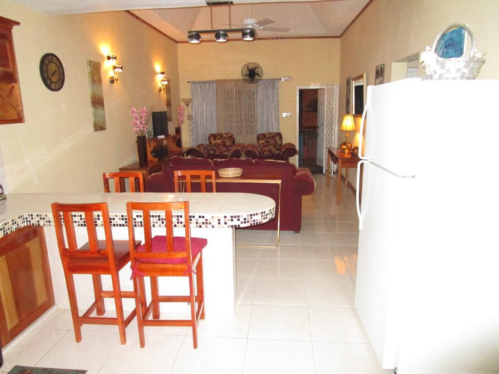 The Residence Portmore Apartments ภายนอก รูปภาพ