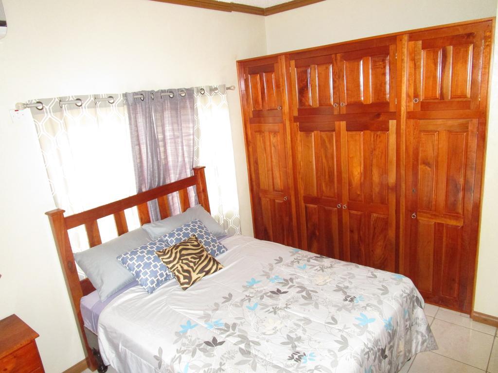 The Residence Portmore Apartments ภายนอก รูปภาพ