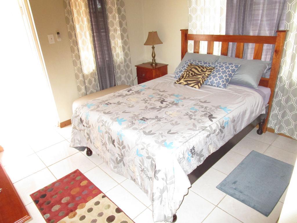 The Residence Portmore Apartments ภายนอก รูปภาพ