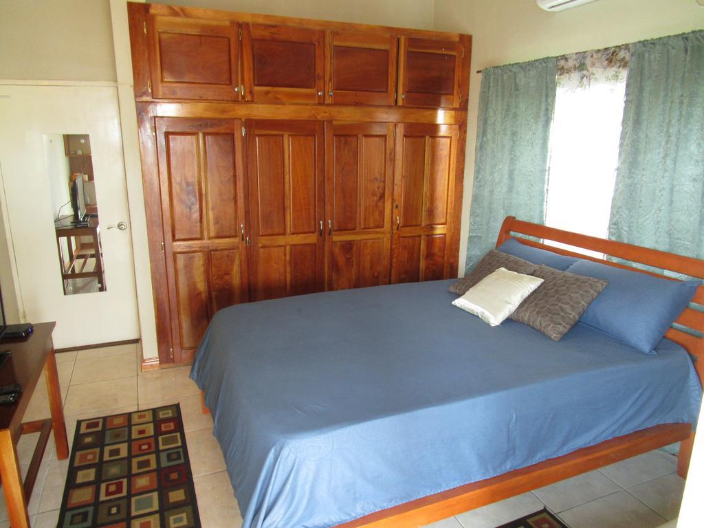 The Residence Portmore Apartments ภายนอก รูปภาพ