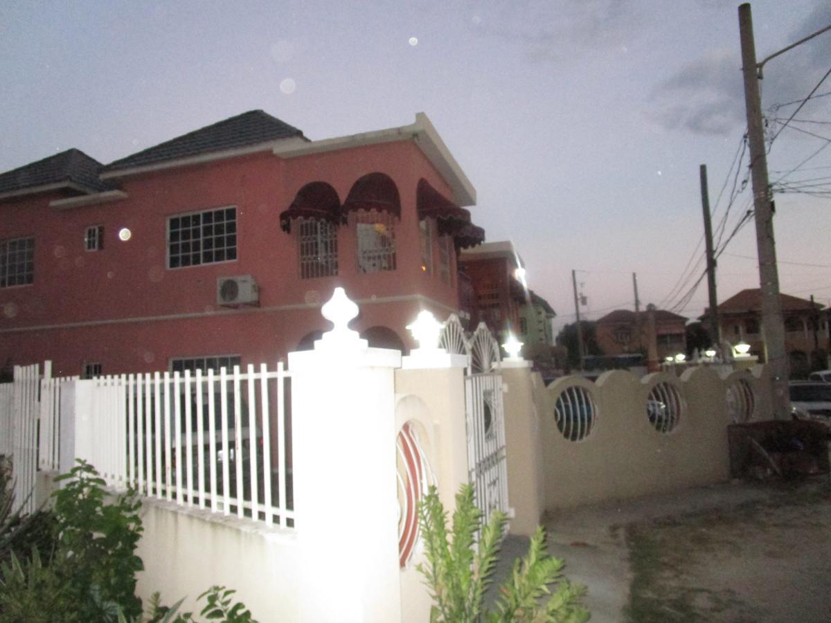 The Residence Portmore Apartments ภายนอก รูปภาพ