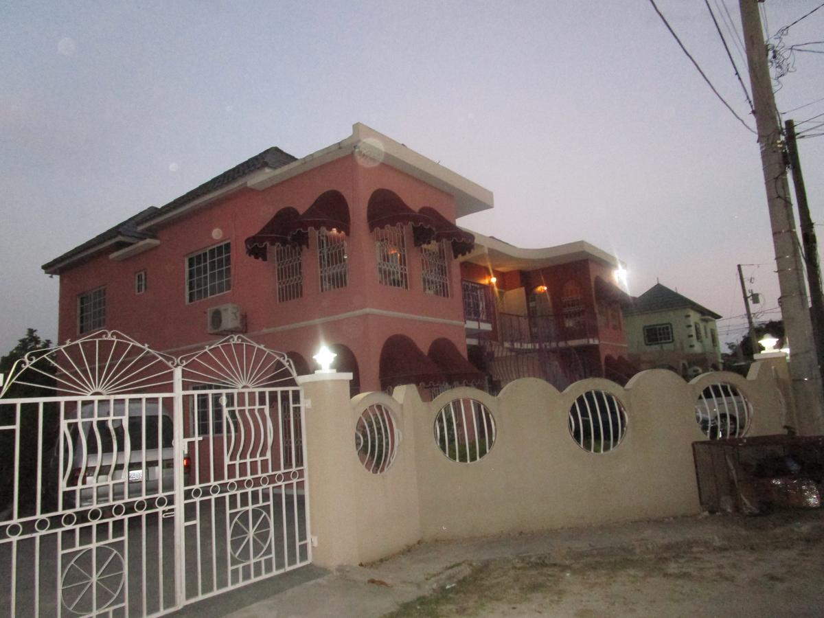 The Residence Portmore Apartments ภายนอก รูปภาพ