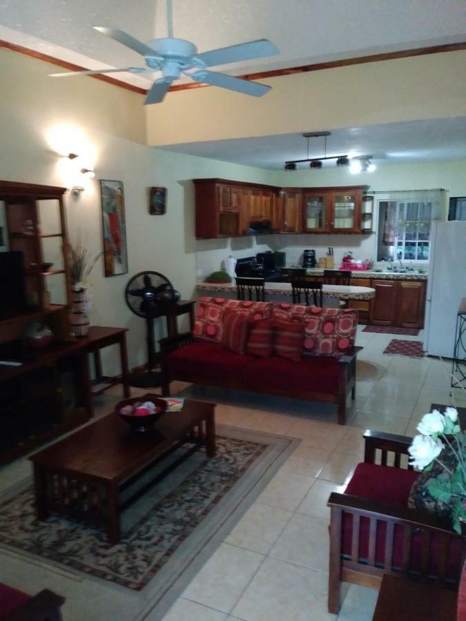 The Residence Portmore Apartments ภายนอก รูปภาพ